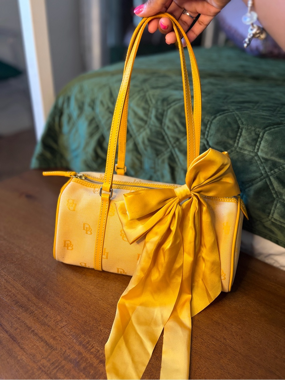 YELLOW Dooney and Bourke purse 🌻💛🐥